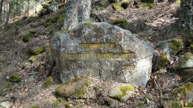 Ritterstein Nr. 280-2a Heidenmauer Hallstadt-Latene-Zeit.JPG - Ritterstein Nr.280 Heidenmauer Hallstadt-Latene-Zeit